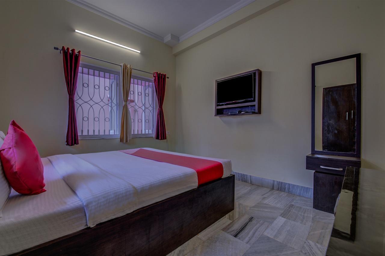 Oyo 12960 Hotel Adrija Salt Lake City Екстер'єр фото
