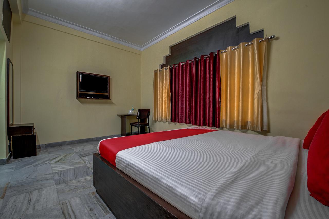 Oyo 12960 Hotel Adrija Salt Lake City Екстер'єр фото