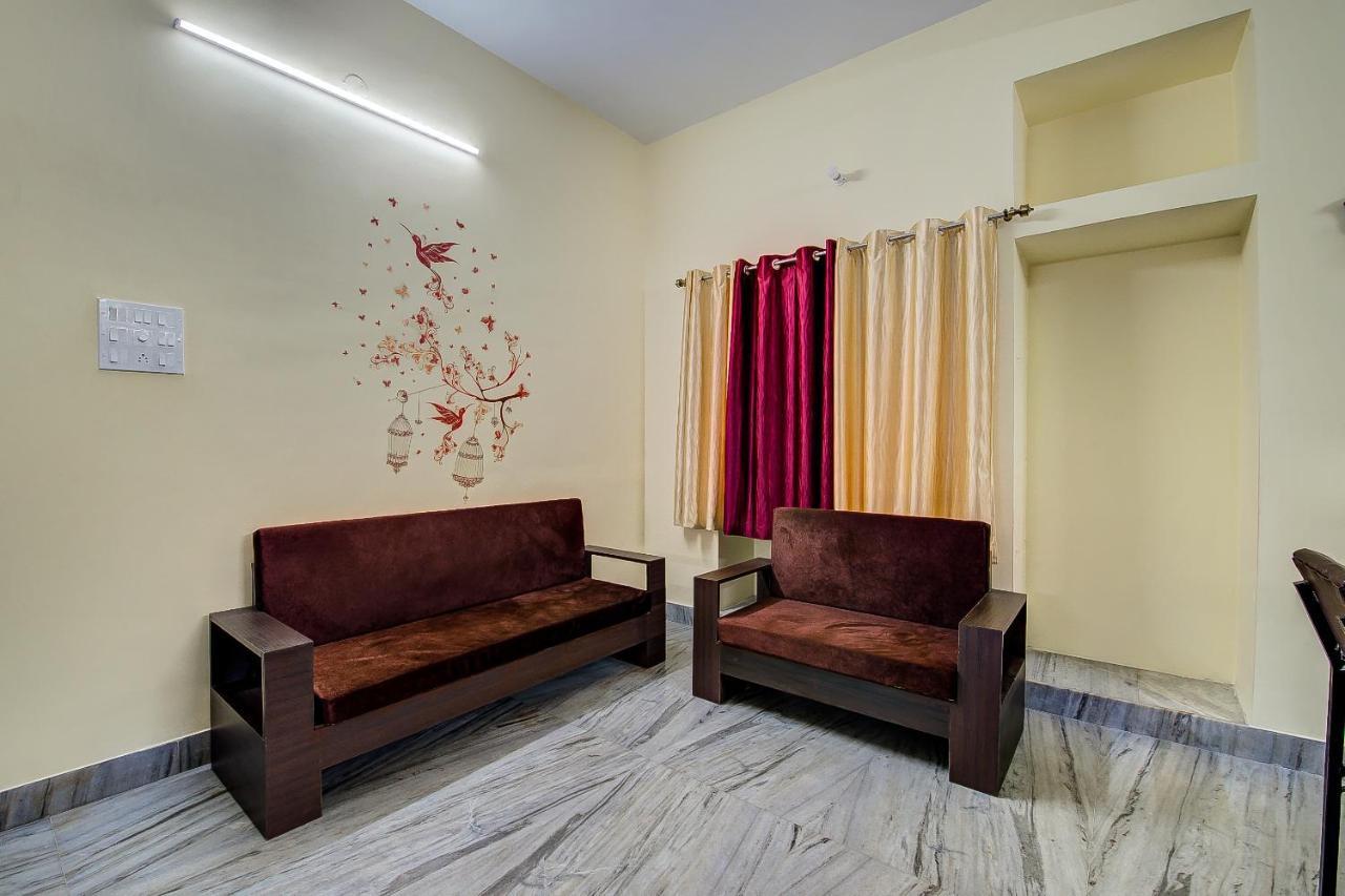 Oyo 12960 Hotel Adrija Salt Lake City Екстер'єр фото